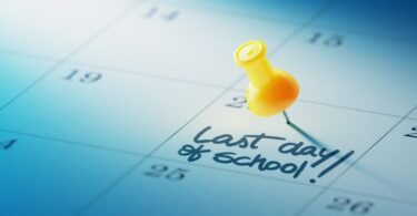 my last year in school mera antim sal school me kaise beeta par ek hindi nibandh