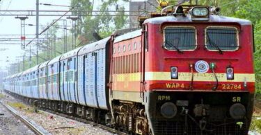 rail train ki aatmkatha par ek shandaar nibandh