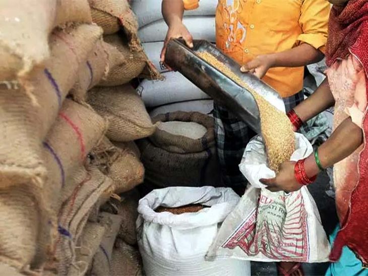 rashan ki dukan par mera anubha in hindi nibandh